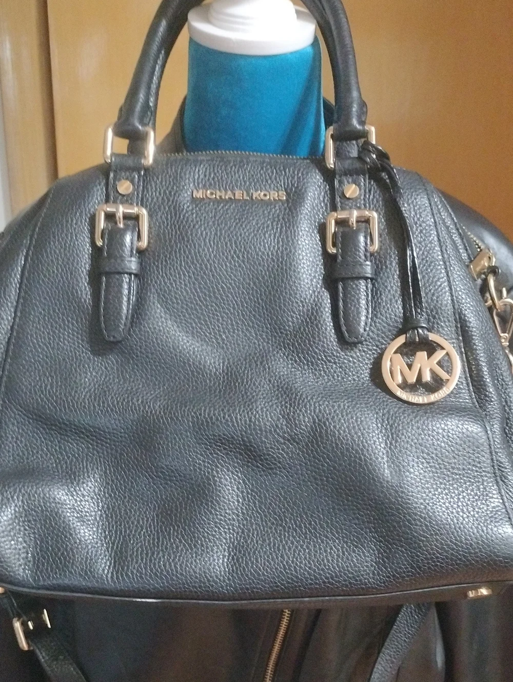 Michael Kors Black Pebbled Leather Dome Satchel with Gold Hardware. Jkt 4 Sale